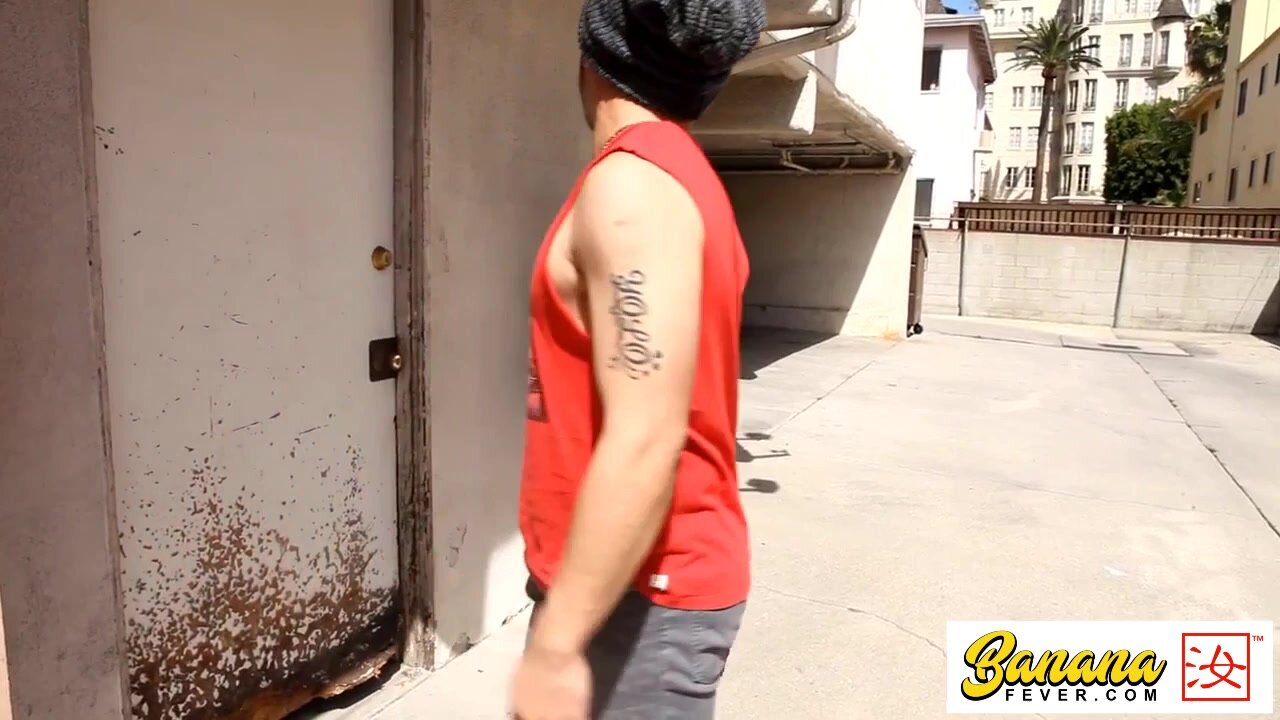 Bananafever - Asian Bro Invited Pale European Traveler To His Pad For More