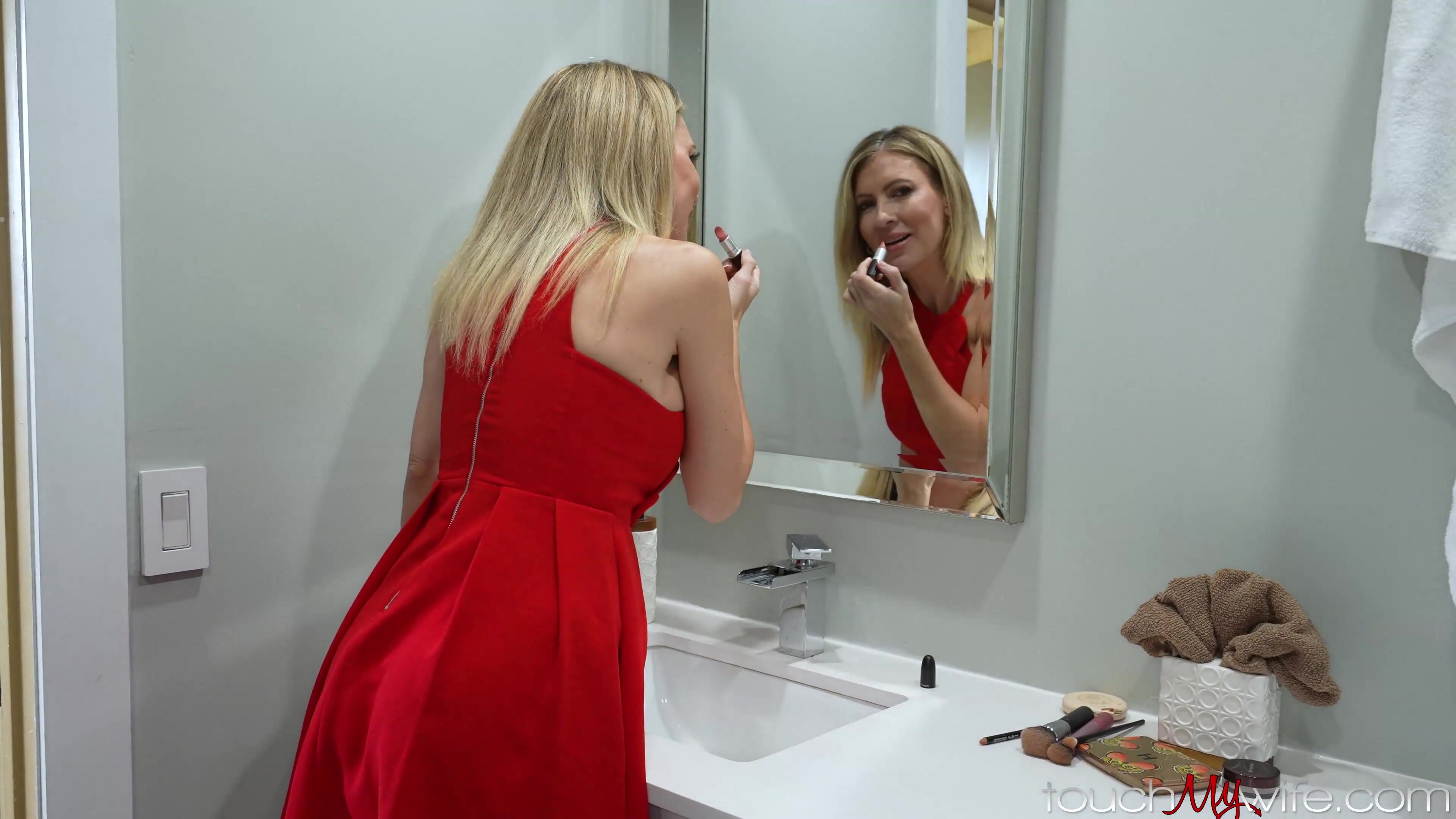 Gigi Dior - Wifey Gives Our Real Estate Agent a Bonus in 4K