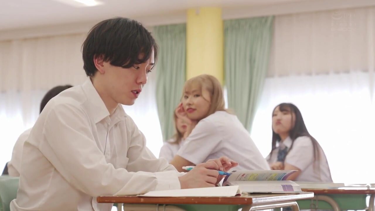 EBWH-265 Half-naked Swimsuit Academy: I'm a transfer student who keeps getting erections, so the big-breasted slut Kiyomiya-san is worried about me and will give me a handjob so I can make it to the next class! Kiyomiya Jinai