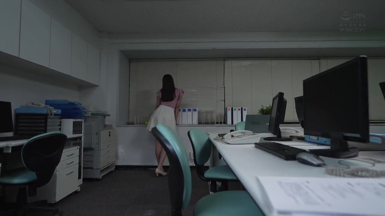 EBWH-289 If they find out... it's over. A big-breasted office lady's anonymous whistleblowing about company corruption is discovered, and she is hated, stripped naked, and violated. Hikari Ogura