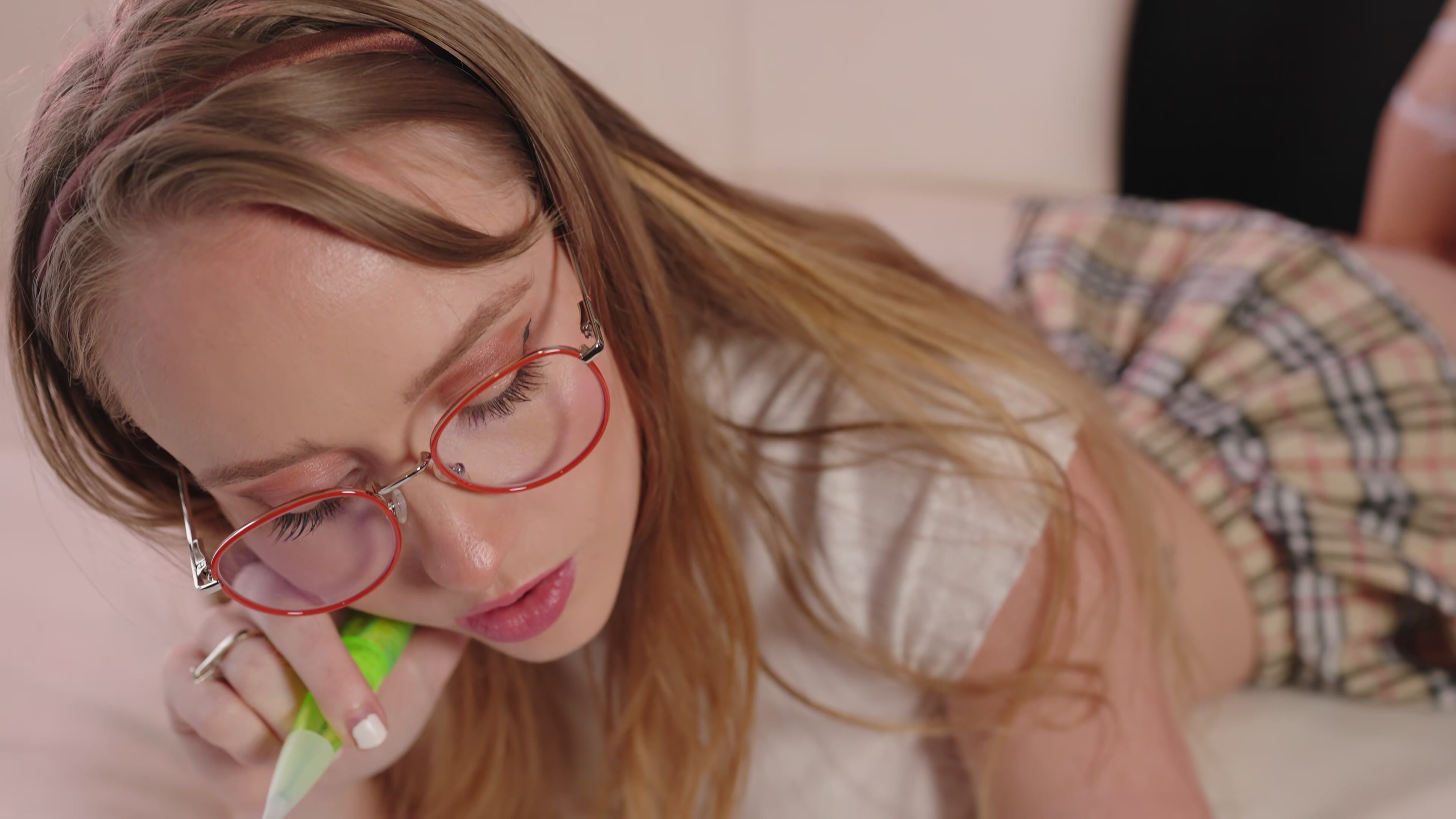 Scarlet Chase - Rainy Day Study Squirting On My Books