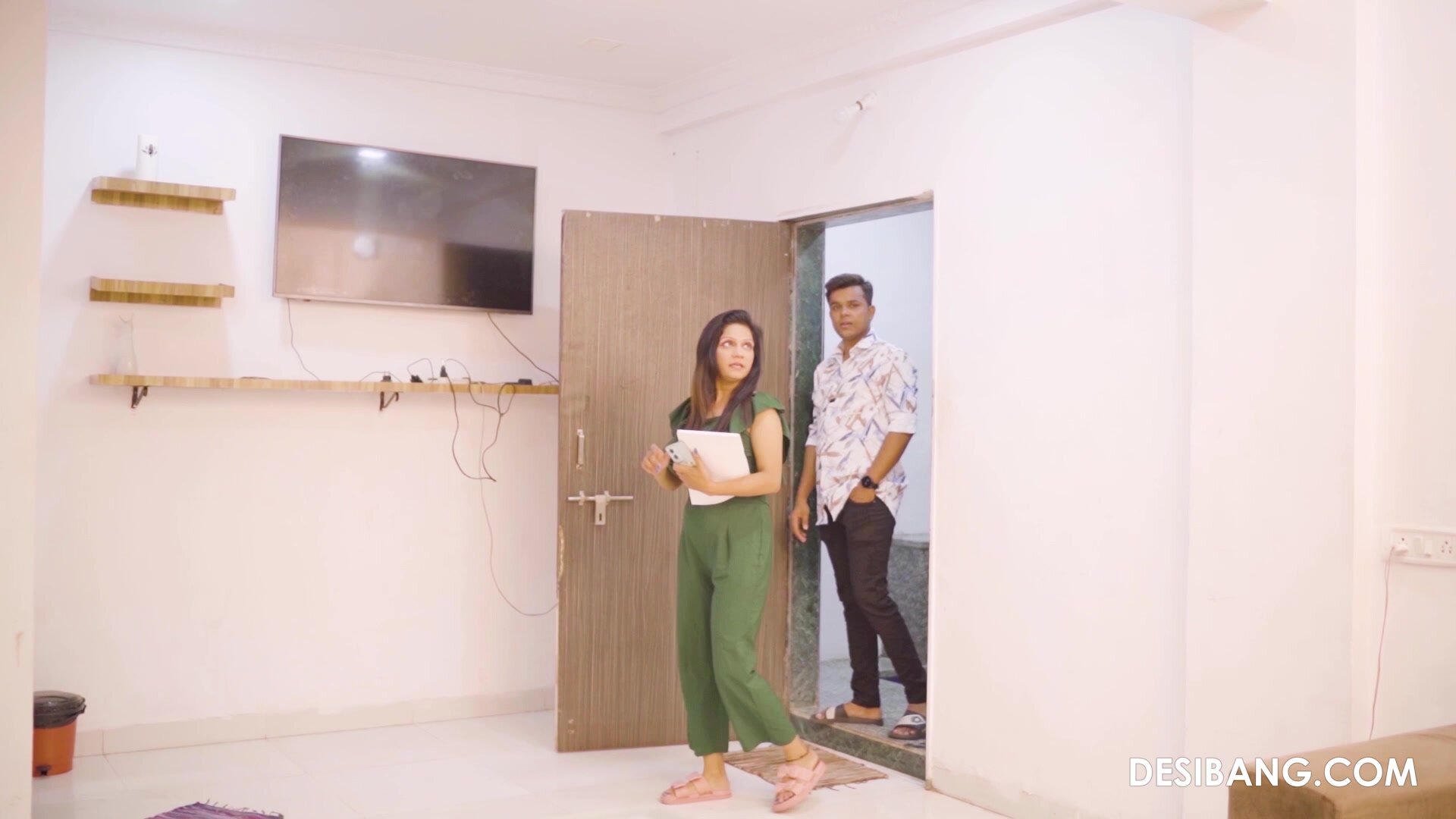 DesiBang - Desi Agent Seals The Deal In Bed