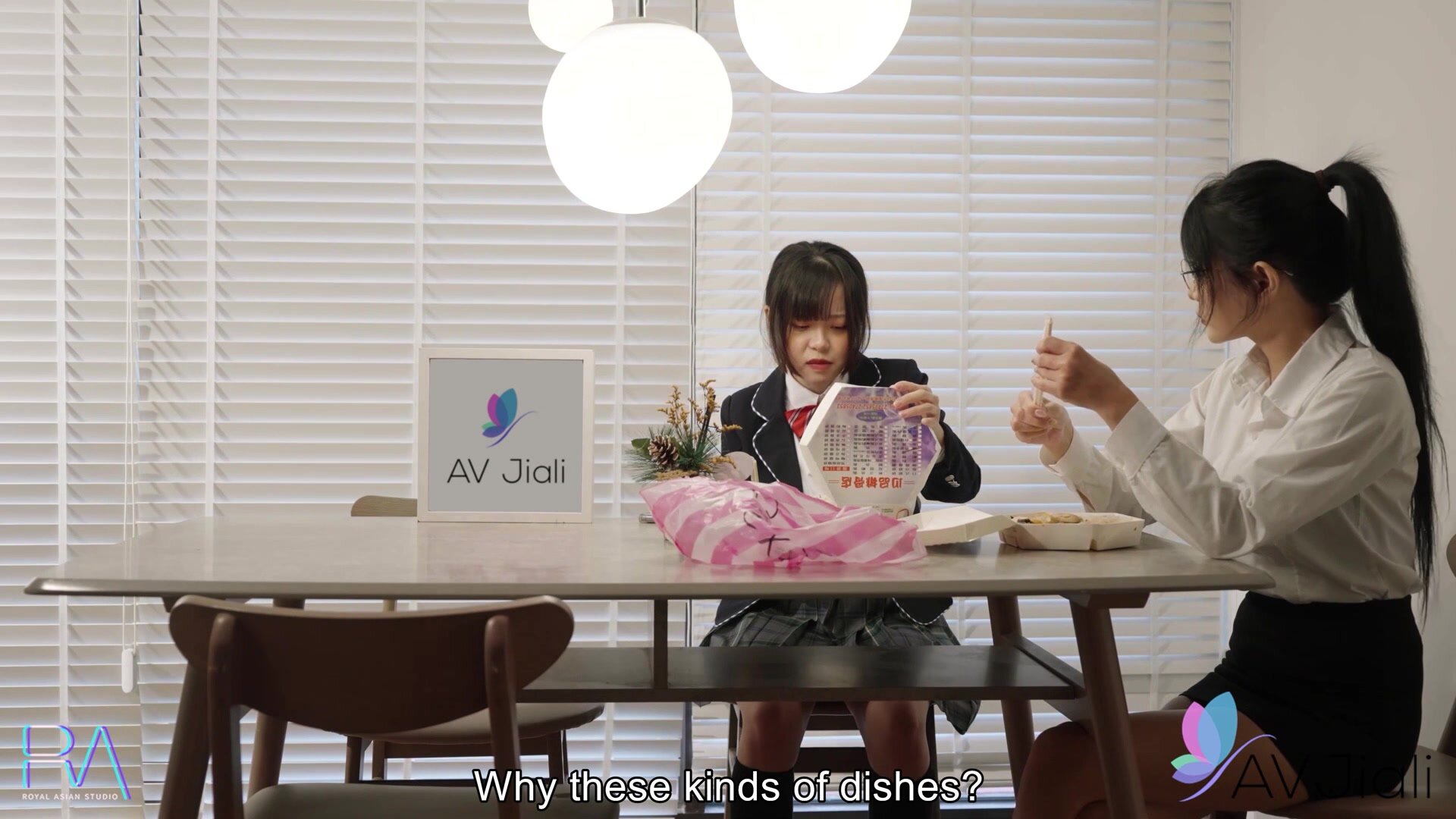 Chinese MILF Xianerai Gets A Relaxing Massage In Pantyhose