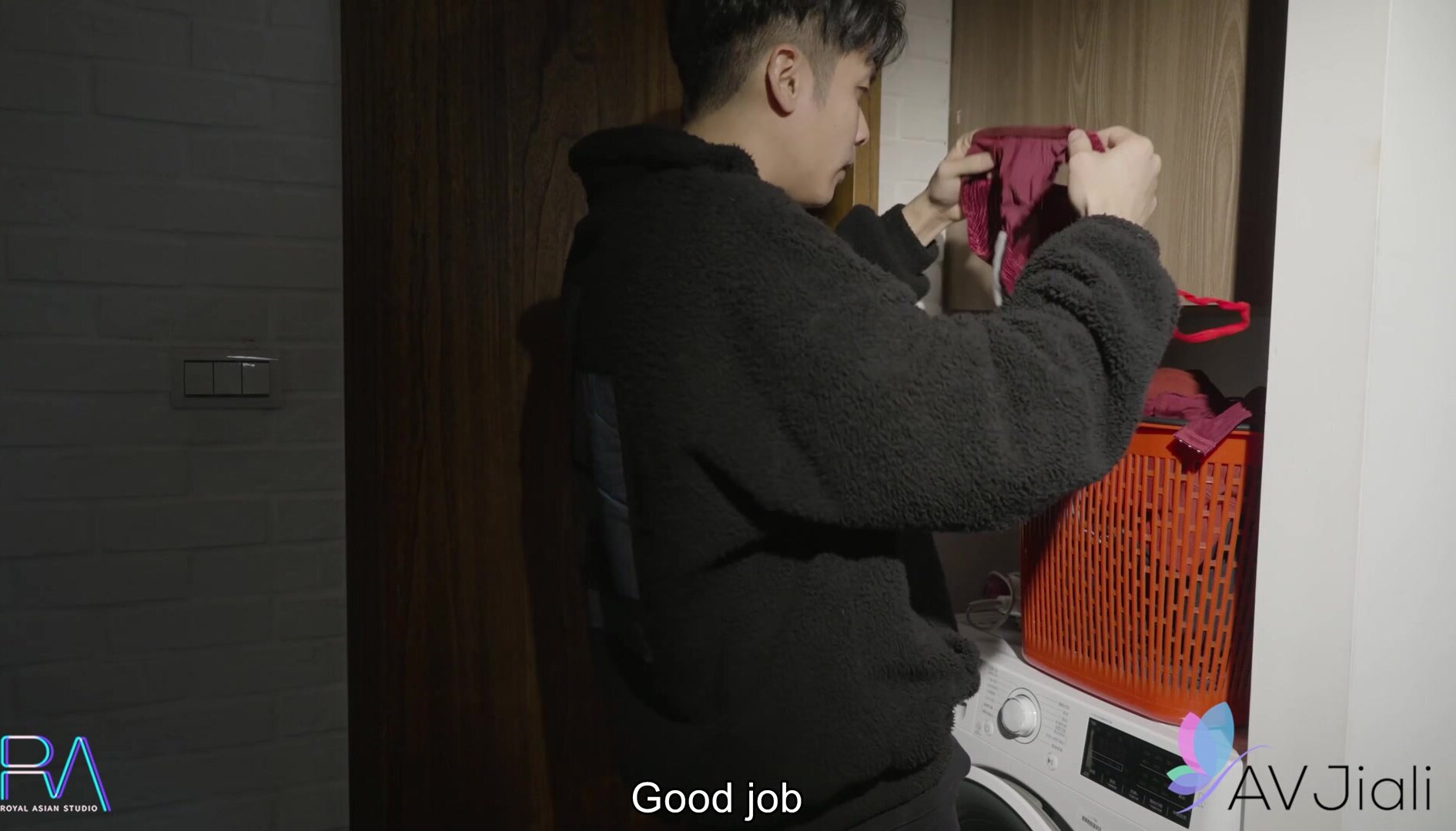 Panty Sniffer Gets Caught By Step parent Xian’erai