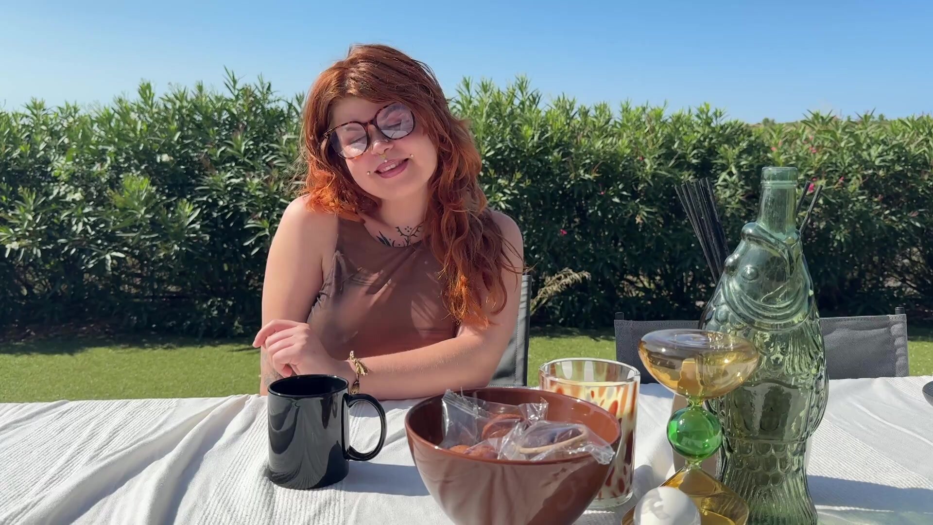 JacquieEtMichelTV - Yuki De Bruxelles - Two Tails To Make Her Happy