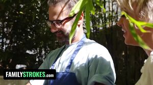 Dee Williams - Blonde stepmom