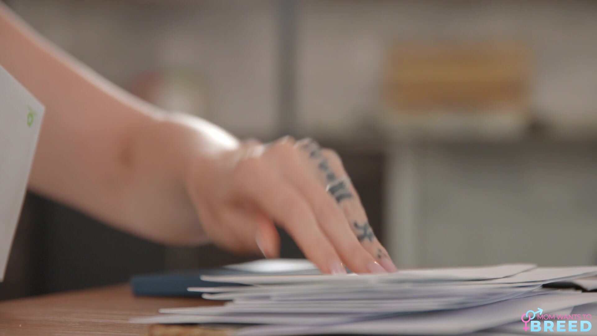 MomWantsToBreed - Paris Lincoln Rewarding The Man Of The House