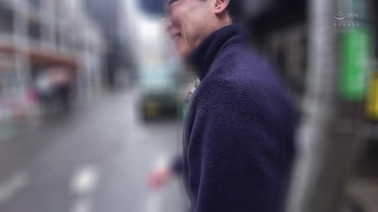 BLK-679 Introducing a macho sex friend! A sweaty, busty, muscular H-cup instructor, a sweet and sadistic slut who devours her students! Massive orgy sex at the gym and at home!!!