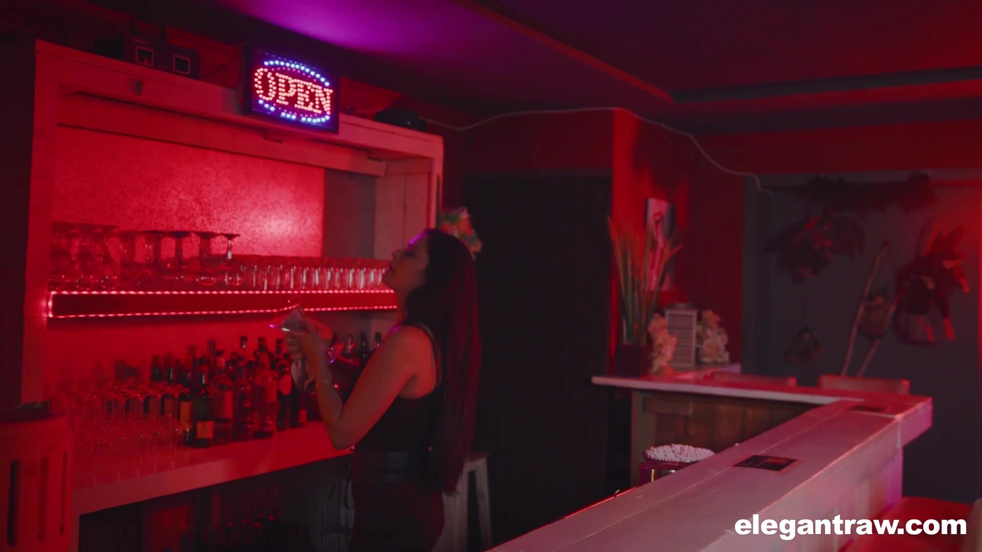 Mariska Gets Both Holes Filled