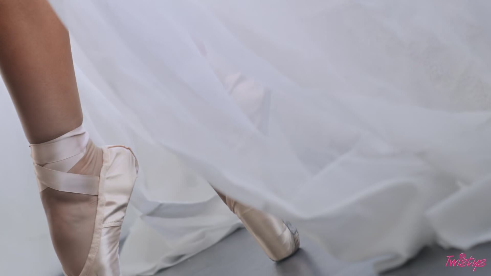 Vanna Bardot - WhenGirlsPlay - EntreChat - Brooklyn Gray [Les]