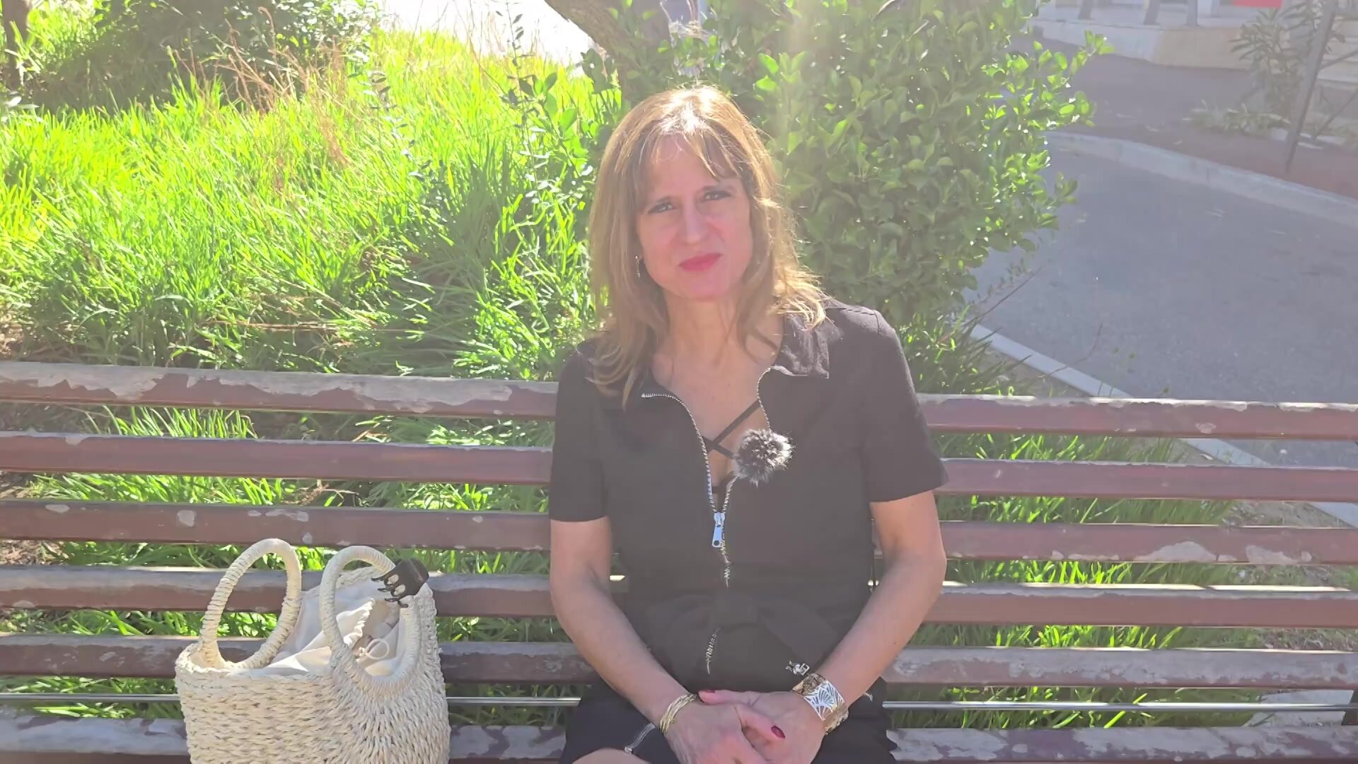 JacquieEtMichelTV - Lolly De Colomiers - 44 Years Old Purchasing Manager In Colomiers