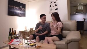 MIDA-413 My sister-in-law is a sweaty, naturist woman who gets drunk, and after my wife got drunk first, she made me ejaculate 12 times... Hinano Kuno