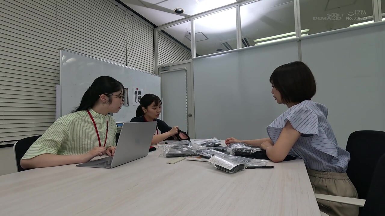 SDJS-343 Male employees should try out the black pantyhose butt masturbator and submit improvements. SOD female employee new product development record