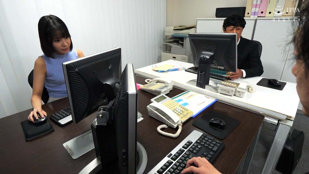 VEMA-249 The most beautiful senior in the company asks a junior colleague to pretend to be her boyfriend to reassure her parents who are nagging her to get married soon, but when she goes to his house, she ends up having creampie sex with him... She comes