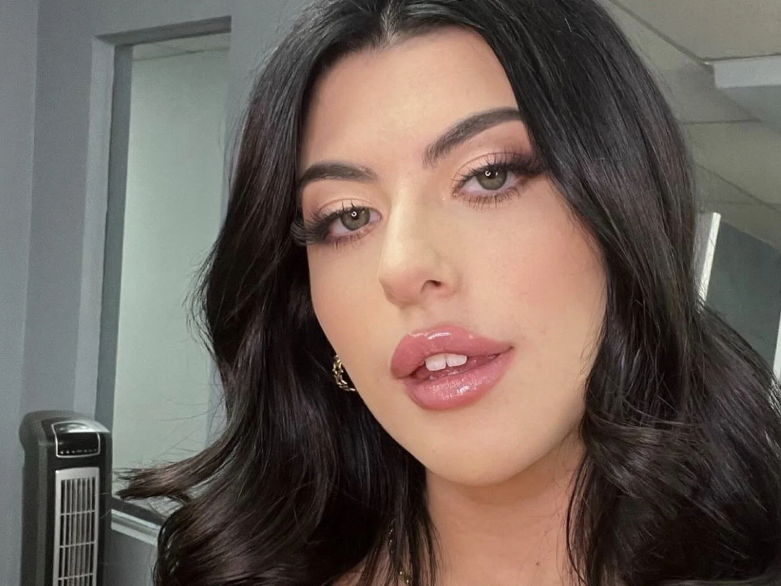 Anal adventure with Gal Ritchie - part 1