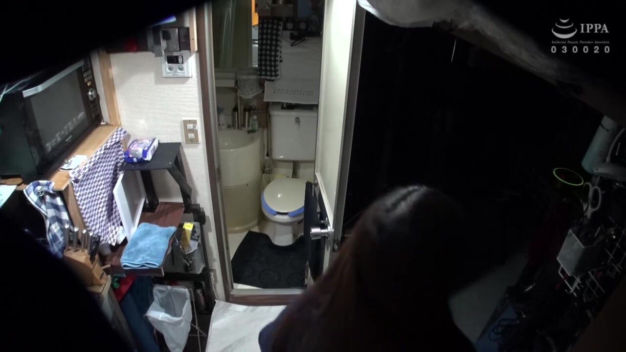 C-2917 I (29) Naturally Made A Move On My Wife's Female Friend, Married Woman Keiko (pseudonym), 33 Years Old, Who Was Staying In My Room.