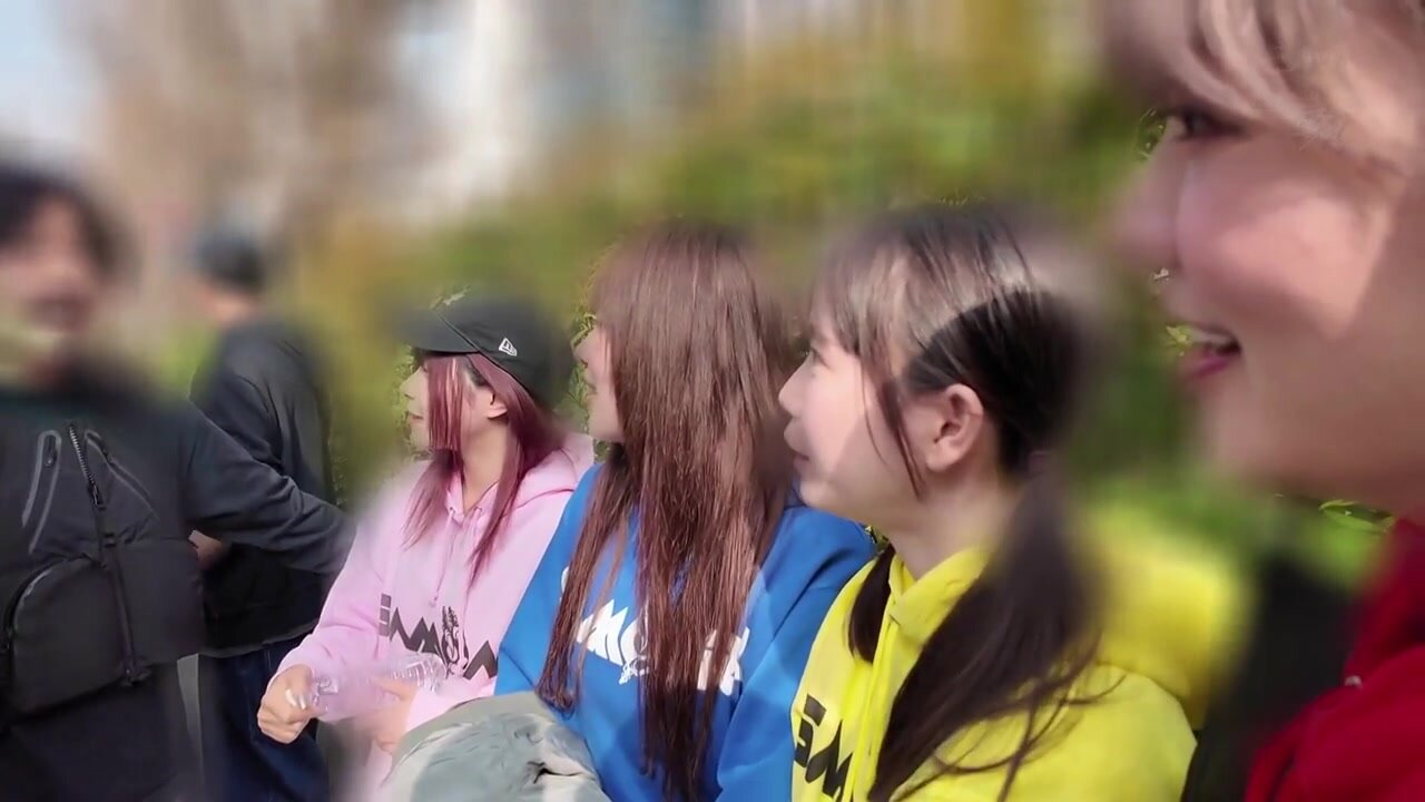 DASS-780 These guys are so crazy! Anything goes!? When these obscene women with insane sexual desires burst in with their saliva-dripping female sadists, it's all over for me! Lots of slippery creampies! Explosive, devilish, squirting, trance-like sex wit