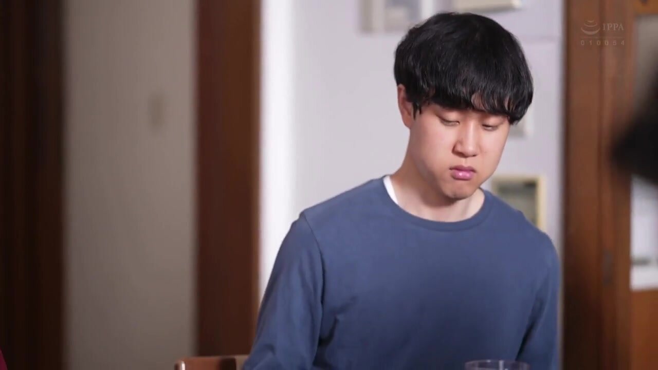 ROE-404 At home where everyone else in the family has left, he spends his days incestuously with his mother. Yoshise Aoi