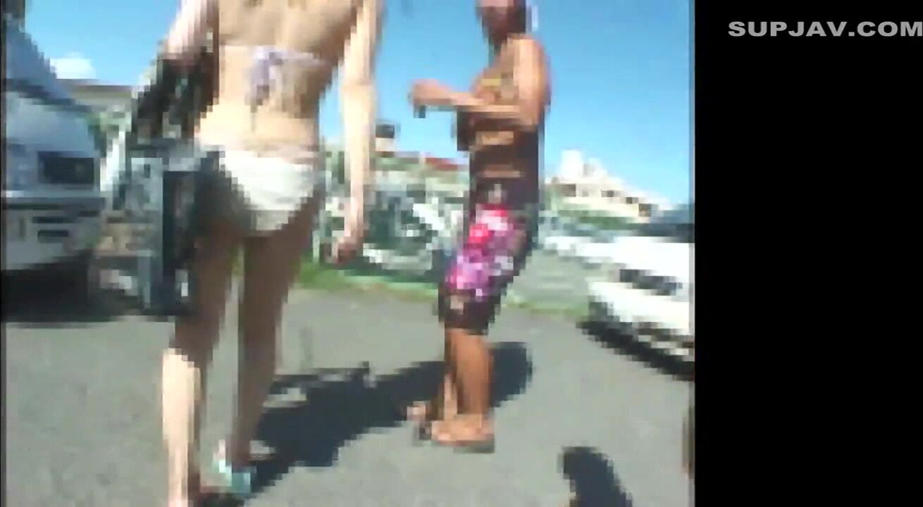 [Raw Dollar Sea, Uncensored] Two Bikini Girls With Natural Soft D-cup Breasts!! Two Sex Scenes!! While The Senior Is Waiting Outside The Location Car, The Cock Is Covered In Love Juice And Enjoyed With Pistoning!! Original Version Including Unreleased Foo