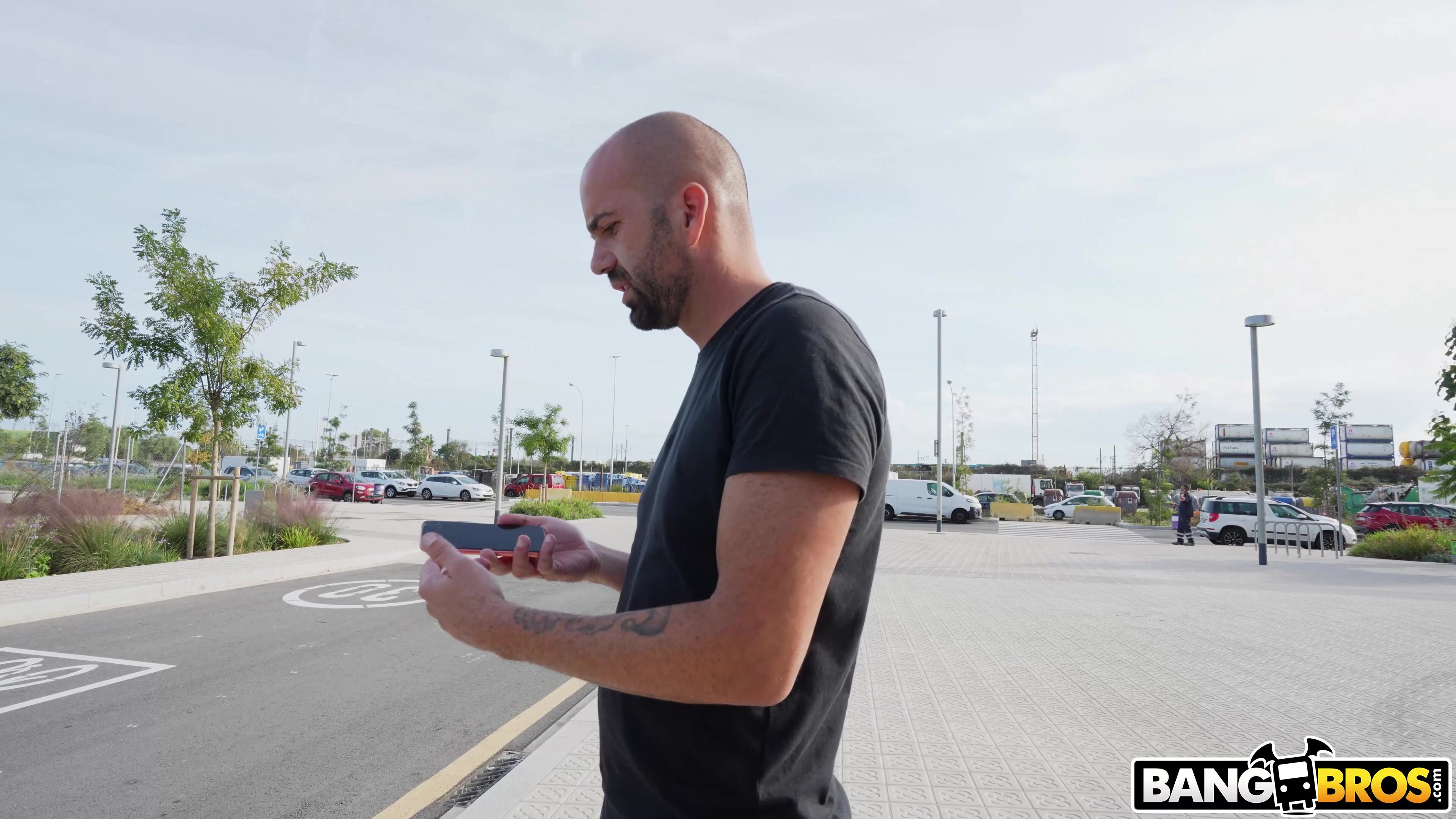 Sara Diamante - Sara Loves Public Anal in 4K