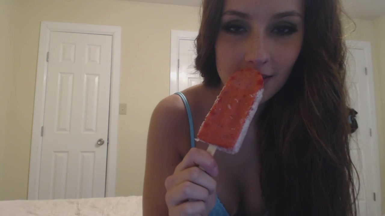 KylieCupcake - Sucking On A Popsicle