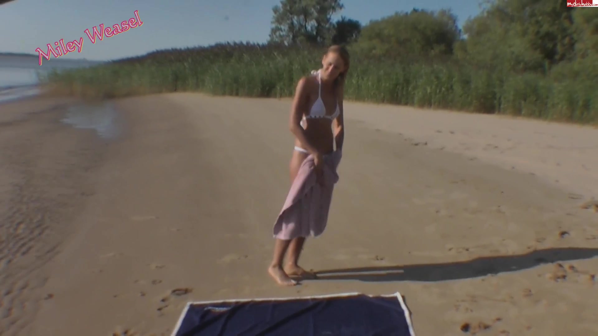 Weasel Miley Geiles Beachgirl am Wasser gefickt