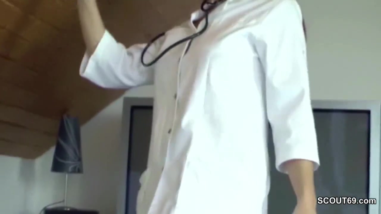 Geile Krankenschwester Hiflt Patienten Mit Einem Handjo