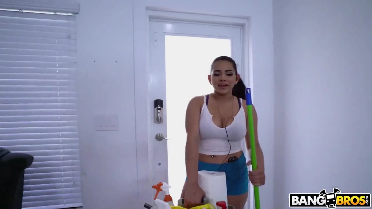 Julz Gotti - Juicy Thick Latina Cleaned My House and Cock