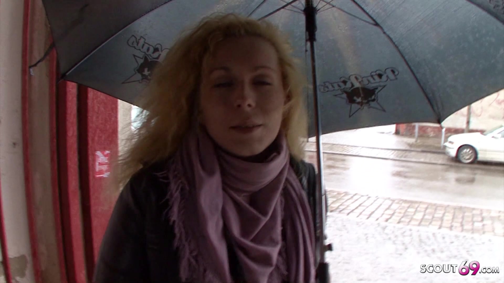 Mature Seduce to Fuck for Cash at Street Casting German